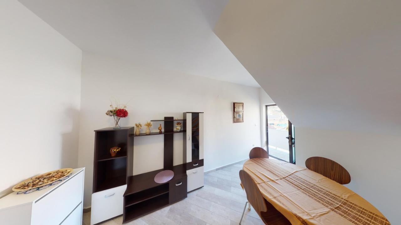 מטינה Apartments Riva מראה חיצוני תמונה